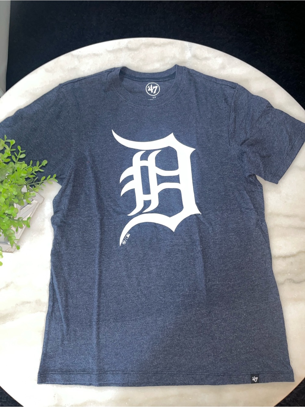 Women’s Detroit D Tigers T-shirt Size small/ petite